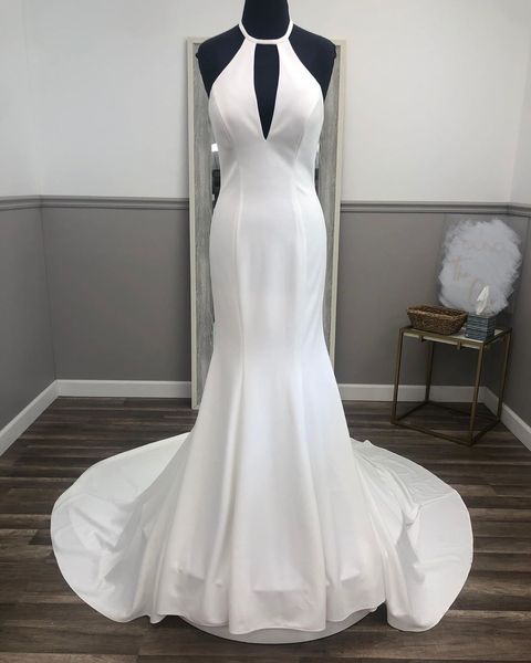 Meghan Markle Vibes robe de mariée en crêpe 2020 style sirène / trompette plongeant trou de serrure décolleté dos ouvert robe de mariée design vestidos de novia