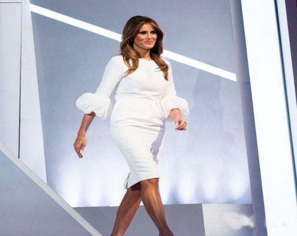 Melania Trump Little White Celebrity Robes de cocktail Tenue de soirée Crew Manches plissées Dos fendu Longueur au genou Robes de soirée 3376328