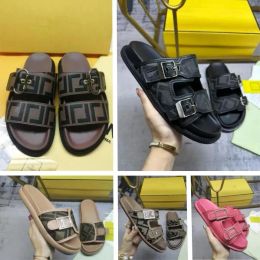 Hombres y mujeres Sandalias de verano Diseñador de moda Color sólido Doble correa Hebilla de metal Letra impresa Zapatillas de playa