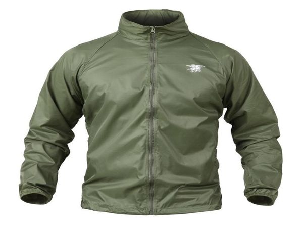 Hombres Ejército Navy Seal Chaqueta de camuflaje ligera Militar Táctico Impermeable Capucha fina Impermeable Cortavientos Chaquetas de piel LJ2010134579526