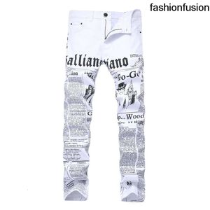 Men Autumn Hip Hop Denim Jeans Classic Spaper Letter Gedrukte Casual Slim Cowboys Broek Man Young Fashion White