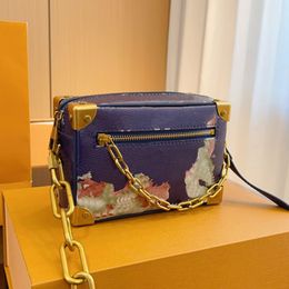 Herentas Ketentas Heren Hard Box Trunk Bag Crossbody Chain Bag Draagbare portemonnee Heren Designer Bag Box Bag Portemonnee Nieuwe print Canvas Kalfsleer Brede band Verouderde goudkleurige hardware