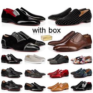 Hommes Business Dress Chaussures rivet Designer Mandons Gentleman Brand Luxury Point Toe Style British Formal Spring Summer Fall Fike Sneakers Men Loafer Casual Shoe