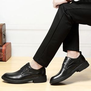 Hombres zapatos causales casuales para el hombre Fashion Sapato Masculino Cuero Zapatos Hombre Flat Men S informes E