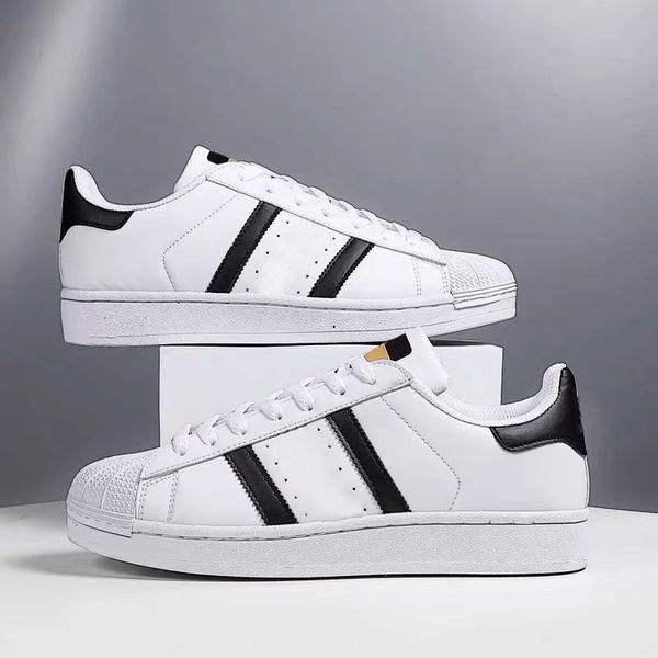 Hombres Zapatos casuales Zapatillas de deporte de diseñador Super Star Stan Smith Nube Blanco Núcleo Negro Zapato para mujer Universidad Rojo Metálico Oro Plata Iridiscente Rosa Verde Entrenadores para hombre