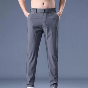 Pantalon de pantalon décontracté pour hommes pour hommes avec une technologie à sec rapidement couleur de tissu respirant droit pour quotidien 240521