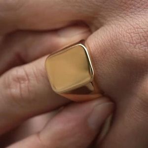 Mannen Club Pinky Zegelring Sierlijke Roestvrij Stalen Band Klassieke Anillos Gold Tone Mannelijke Sieraden Masculino Bijoux2329