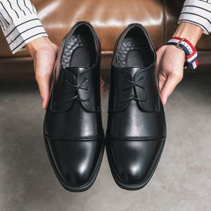 Mannen kleur pu derby schoenen vaste vierkante teen splicing wing tip veter mode business casual dagelijkse veelzijdige 87