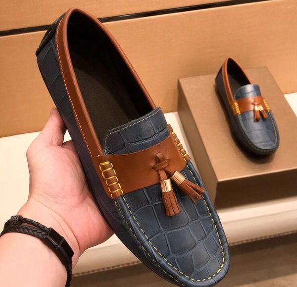 Hombres Patrón de cocodrilo mocasines Tassels Diseñador de zapatillas de zapatillas genuino de cuero bajo vestimenta de fiesta de confort de la luz