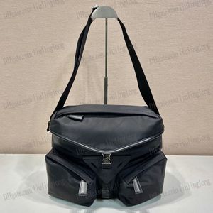 Men Crossbody Diseñadores de lujo Bag Nylon Men Totes Lacas de cuero Bolsos de bolsillo de bolsillo de cuero reverso de cuero bolsas de hombro ajustables bolsas de hombros