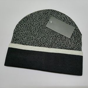 Hombres Diseño Gorro de invierno Gorro para mujer Gorros de esquí Máscara Snapback Gorros de calavera de algodón para hombre Letras a cuadros de cachemira unisex Gorros de moda al aire libre casuales de lujo 13 colores a7