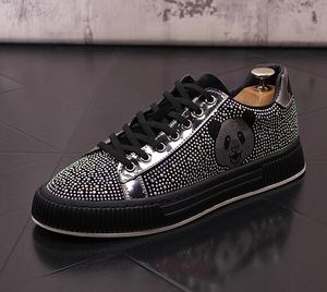 Men Designer Cartoon Rhinestones Sneakers glijden aan Sneaker Glitter Casual schoen nieuwe paardenbloem spikes platte lederen schoenen th Dandeli S