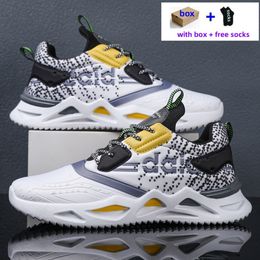 Hommes Designer Casual Trainers Chaussures Sneakers Runner Transmit Send Black Blanc Mens Jogging Gym de randonnée Chaussures de randonnée Compentif