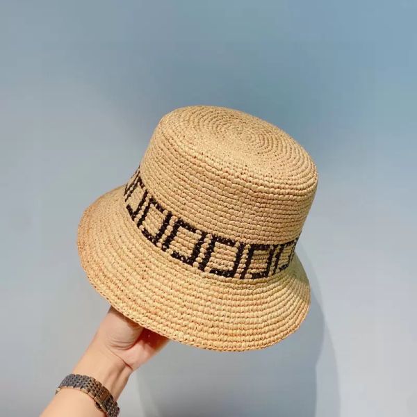 Diseñador Womens Letter Bucket Hats Hombres Moda Lafite Straw Cap Hat para mujeres Buckets Raffia Casquette Caps Mens Hats Bonnet Beanie 2207254D