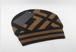 Diseñador de hombres Gorro de invierno Mujeres Gorros de calavera Gorro Gorros de esquí Máscara Snapback Algodón para hombre Unisex Cashmere Patchwork Letras de lujo Ou6029649