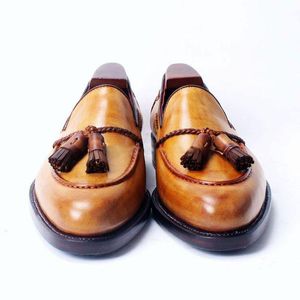 Hommes chaussures habillées mocassins chaussure personnalisée à la main chaussure bout rond respirant glands Slip-on véritable cuir de veau LF-S020