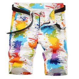 Men de fantaisie Couleurs peintes shorts d'été Y2K Stretch Denim Breeches Digital Imprimer Blanc Jeans 240411