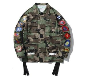 Hombres Chaqueta de moda Diseñador de lujo Graffiti HIp Hop Fila Ropa Camuflaje Bordado Medalla Herramientas Mujeres Abrigo Off 20SS Ow 2011305529634