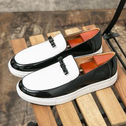 Men Fashion Shoes Moccasin Loafers kleur matching heldere pu ronde teen platte hiel dik bodem zakelijk casual bruiloft par