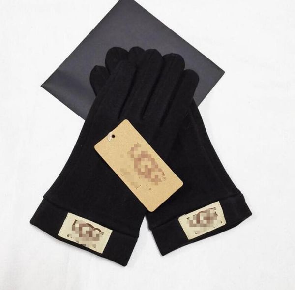 Hombres Cinco dedos Guantes Diseñador Marca Carta Guante Impresión Espesar Mantener Guante cálido Invierno Deportes al aire libre Algodón puro Alta calidad