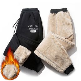 Mannen Fleece Warm Cargo Pants Plus Size losse print pluche thermische trekkoord broek Autumn Winter Sports Outswear Sweatpants 220817
