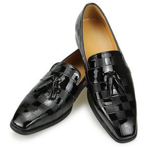 Hombres zapatos genuinos de patente casual Fringe margen elegante negocio mocasés de negocios Diseñador moda hecha a mano negros b