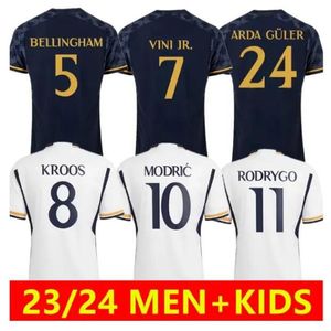 Hommes Kids 2023 2024 Kits de football Vini Jr Modric Soccer Jerseys 23/24 Camiseta de Futbol Kroos Bellingham Camavinga Vaerde Roddrygo Alaba Kid Footbal Kit