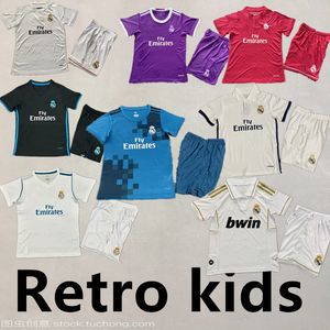 Men Kids Kit Real Madrids Jerseys de fútbol retro Benzema Ronaldo Kaka Zidane Sergio Ramos Modric Bale Finales Vintage Fútbol Camiseta 11 12 13 14 15 16 17 18 666