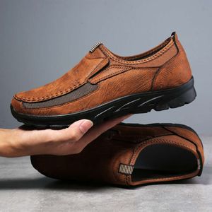 Hommes en cuir chaussures décontractées respirant mocassins hommes baskets 2023 nouveau mâle confortable en cuir chaussures plates baskets hommes chaussures