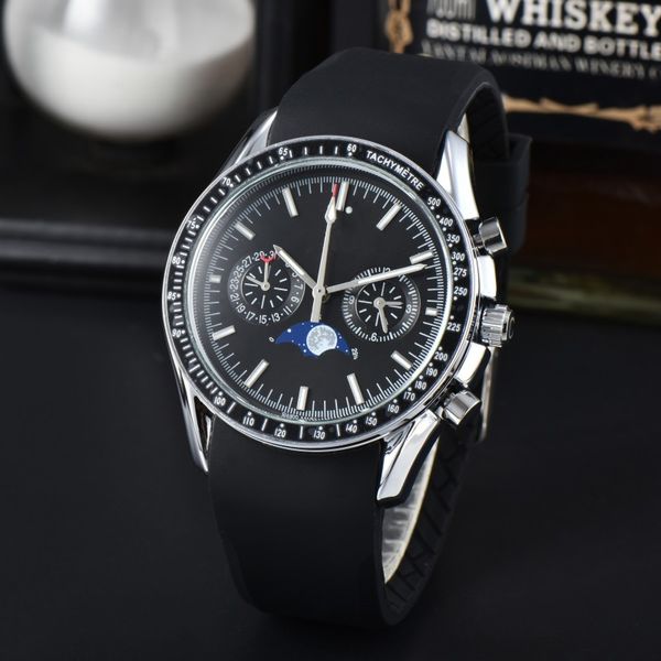 Men de luxe concepteur de quartz automatique 7 Hands Moon Phase Watch Rubber Multifonctional Montres