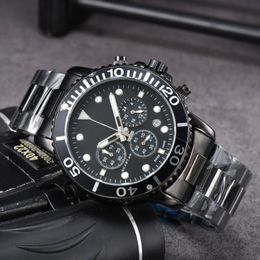Men de luxe concepteur de luxe Automatique pour hommes Chronograph Auto Chronograph 45 mm Watch Steel Band 6 Hands Date Watches