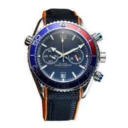 Hommes De Luxe Multifonctionnel Montre À Quartz Fonctions Minuterie Designer Mode Calendrier Bande Montres Bracelet En Silicone Montres Père Cadeau