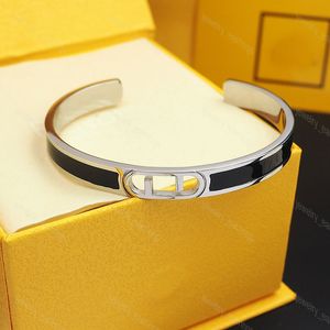 Hommes Luxurys Titanium Stee Bangle Designers Bracelet pour Femmes Hommes Argent Charme Bracelet Émail Mode Clouté Amour Bracelets Boutique Cadeau Bijoux avec Boîte