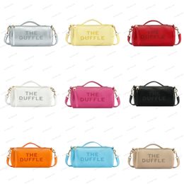 Hommes Mar Duffle Sac Designer de luxe Femmes Sacs de voyage Femmes Barrel en forme de fourre-tout couleur bonbon Sacs à main en plein air plage sac à bandoulière sacs d'embrayage or argent rose noir rouge