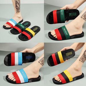 Hommes multicolores Designer diapositives pantoufles designer tongs hommes sandale Floral brocart hommes pantoufle Gear fonds rayé plage chaussures causales