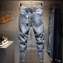 Mannen Nieuw gescheurde informele skinny jeans broek Modemerk man streetwear brief bedrukt noodlijdende gat grijs denim broek 201123