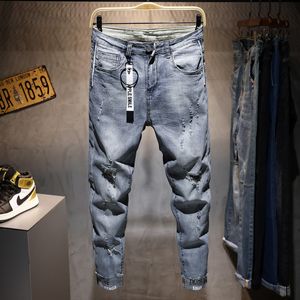Mannen Nieuw gescheurde informele skinny jeans broek Modemerk man streetwear brief bedrukt noodlijdende gat grijs denim broek 201123