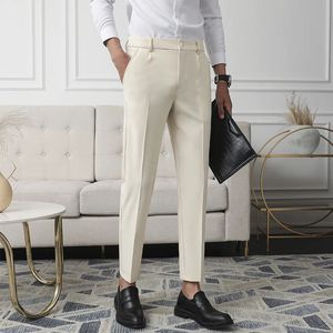 Hombres Pantalones de tela no hierro Pantalones delgados de color negro recto