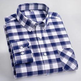 Men Oxford Plaid Business Casual Shirts Long Sleev Front Patch Pocket Pocket régulier Buttondown Collar épais travail 240403