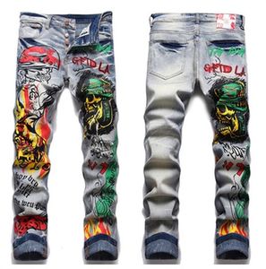 Mannen bedrukte stretch denim jeans streetwear karakter schedel Pleins vlam geschilderde broek vintage knoppen vliegen slanke gescheurde broek origineel ontwerp