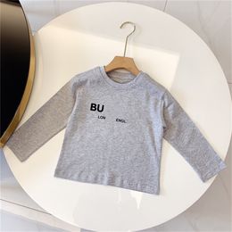 Baby-ontwerper voor heren en dames, herfst en winter, katoenen T-shirt met lange mouwen, nieuw kinderondershirt, top voor jonge kinderen, buitenlandse stijl, maat 90-150 cm A7