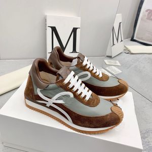 Loews luxe vrijetijdsschoenen voor heren en dames, nylon suède sneakers met veters, zacht bovenwerk, honingrubber, golvende zolen rond 09.