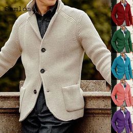Poulable à l'automne masculin Entre-tricot en hiver chaude de la veste chaude masculine Top Cardigan Pocket Design Pull 231228