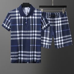 Diseñador de lujo para hombres a cuadros a cuadros de rayas deportivas Sportswear Sportswear Traje de verano Camiseta Seaside Holiday Shorts Juego