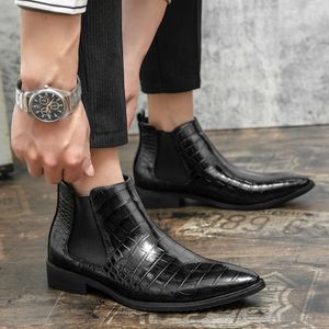 Slip-on Black pour hommes Fashion Fashion Boot de cheville Mens décontracté Italie Courtette Haut-top Point Toe chaussures en cuir bottes