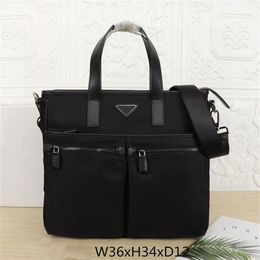 Mentiage de créateur de nylon étanche noir pour hommes sac d'ordinateur portable de haute qualité grande capacité de mode rétro de mode Handbag246p