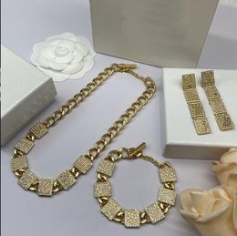 Bloc de diamant pour hommes lettre incrustée collier bracelet Banshee Medusa portrait pendentifs boucles d'oreilles femmes ensembles en laiton bijoux de créateur cadeaux de fête de mariage MS28 - - 030