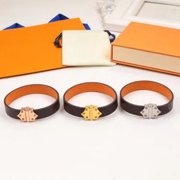 Herenmerk v Bracelet Fashion Leather Pijl zes knoppen Makelband Hoogwaardig Patroon Leer 18K Gouden Designer armband sieraden