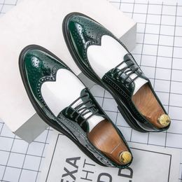 Mens S Blogues en dentelle Hobe Up Oxford Flat Men blancs et vert Handmade Casual Leather British Formal Platform Shoes Brogue Hmade Caual Britih Shoe