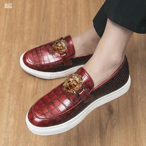 Business casual boardschoenen voor heren Modeshow voetovertrek loafers comfortabele kleine witte schoenen platte herensneakers A1